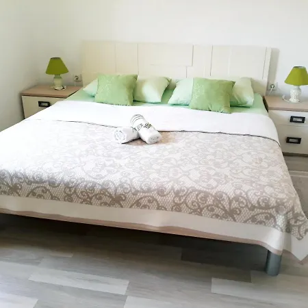 Marina Apartment *
